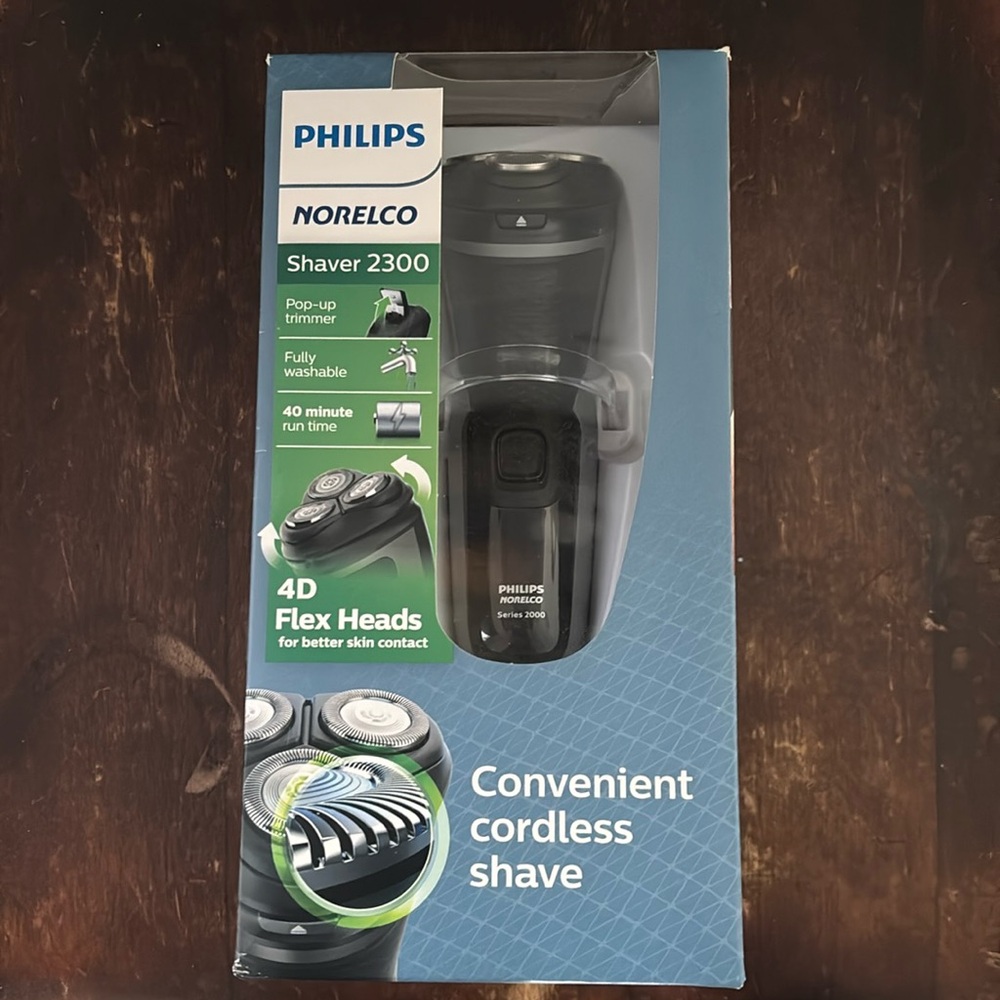 New in box -Electric Philips Norelco Shaver 2300